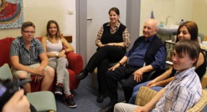 Zeitzeuge Walter Joelsen und die Schüler der Winthirschule München Neuhausen